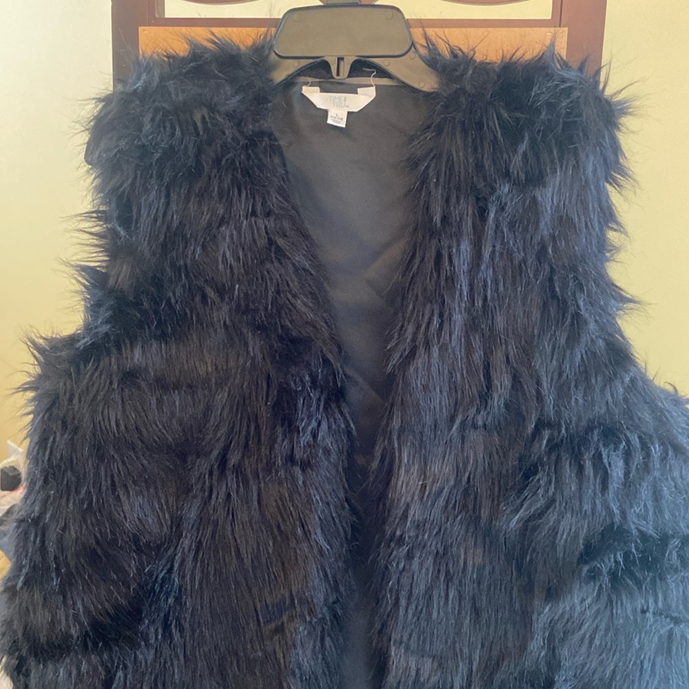 NWOT faux fur shag black lined vest L never worn like new